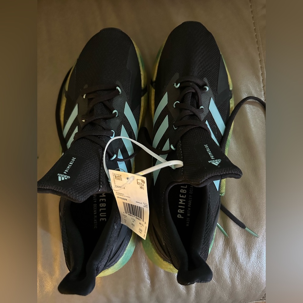 Nike size 12 NWT black/ teal